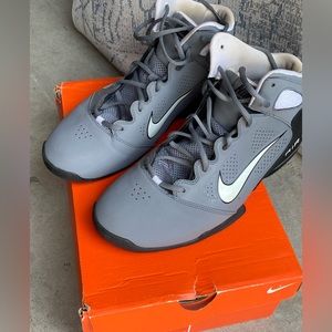 Men’s Nike Air Max Basketball Shoes worn twice